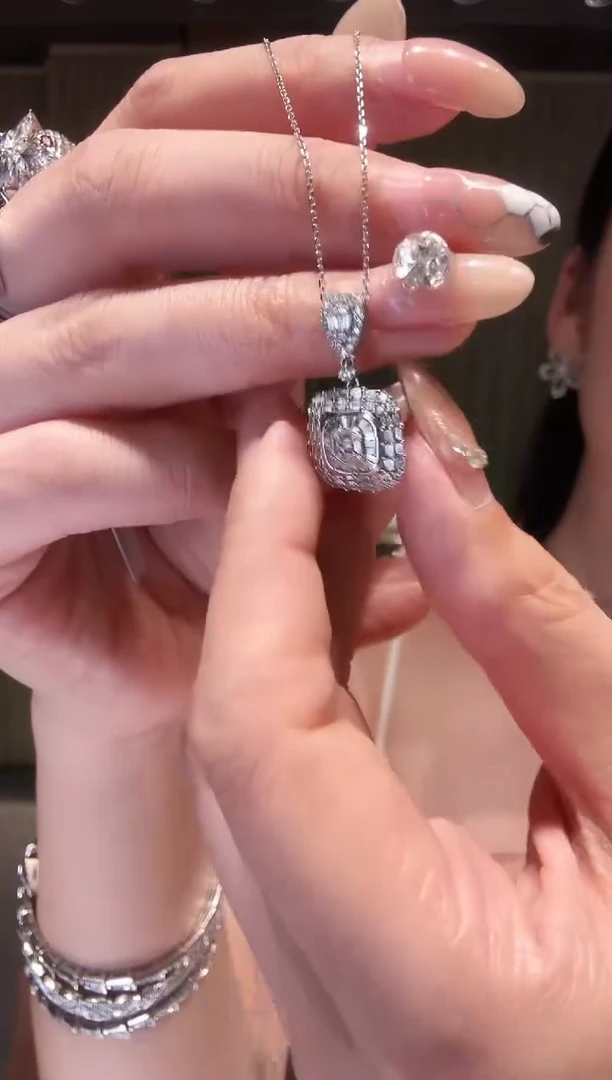 18K金镶嵌吊坠（不含链）钻石AF0680-W