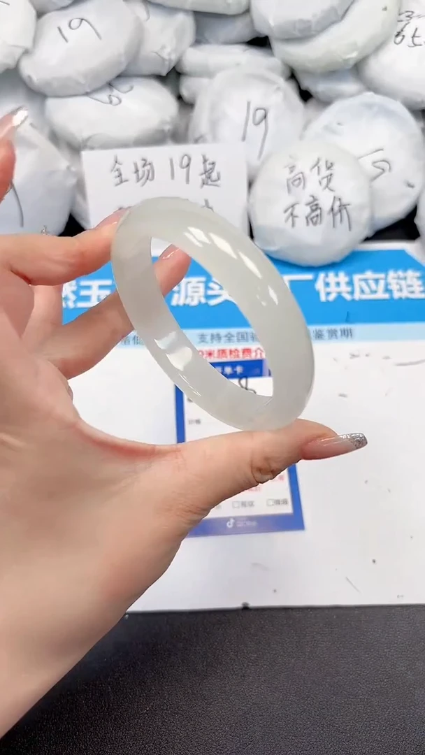 未镶嵌手镯石英质玉28/6364