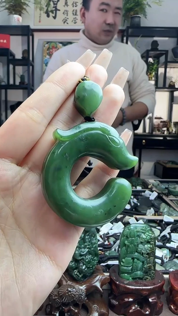 颈饰未镶嵌和田玉玉猪龙