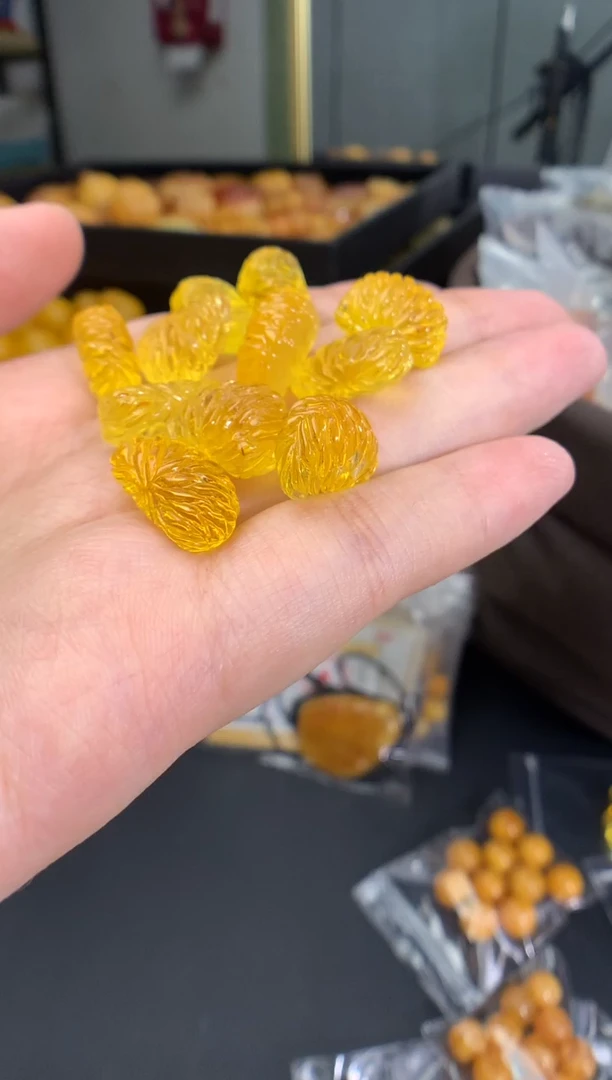 蜜蜡未镶嵌珠宝奇石多样性发一件