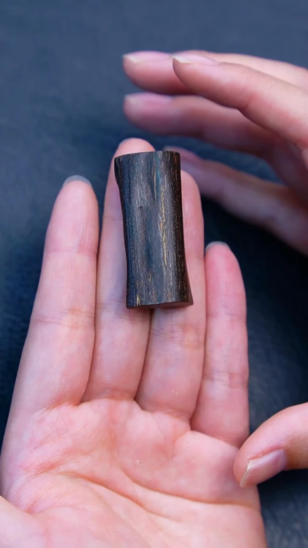 沉香吊坠越南芽庄黑棋吊坠7.15克