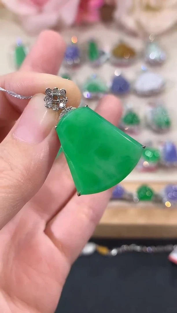 吊坠(不含链)18K金镶嵌翡翠冬日珠宝Q114