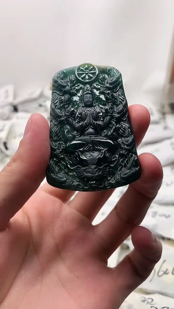 翡翠未镶嵌颈饰千手