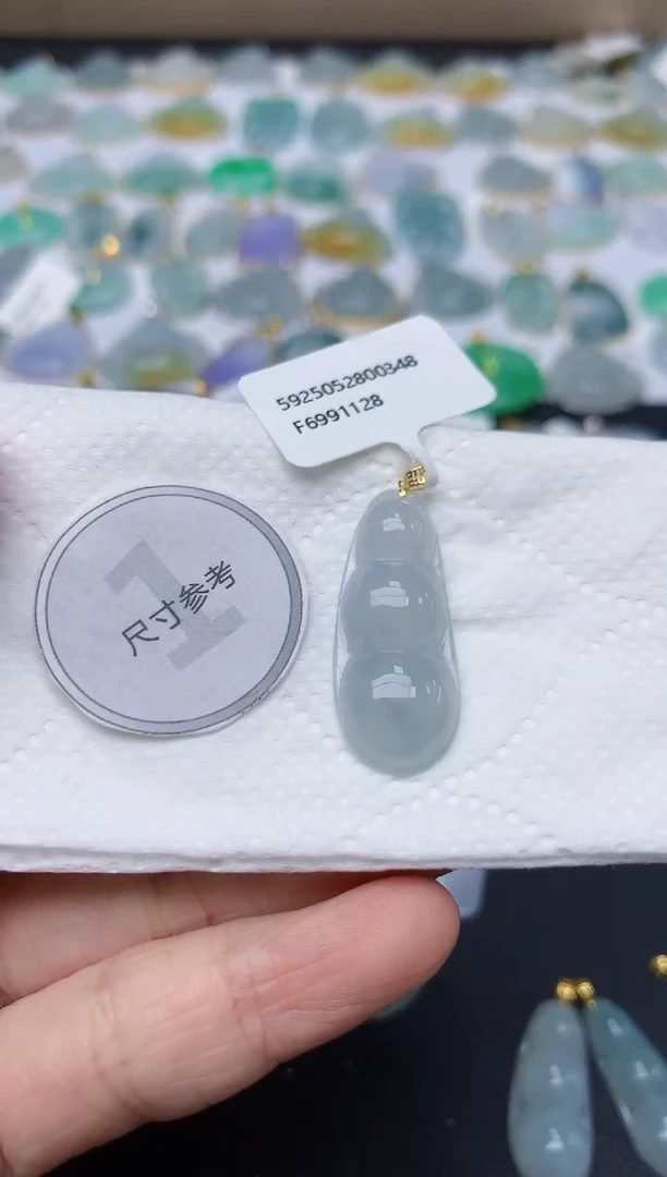 翡翠18K金镶嵌颈饰天然缅甸A货翡翠