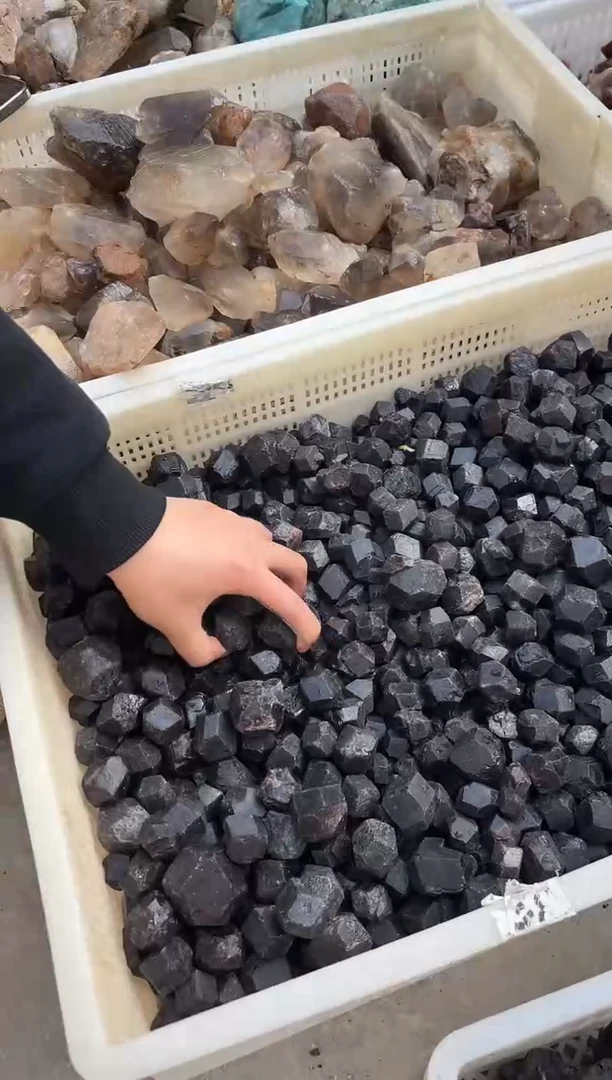 摆件未镶嵌水晶石榴shi500g