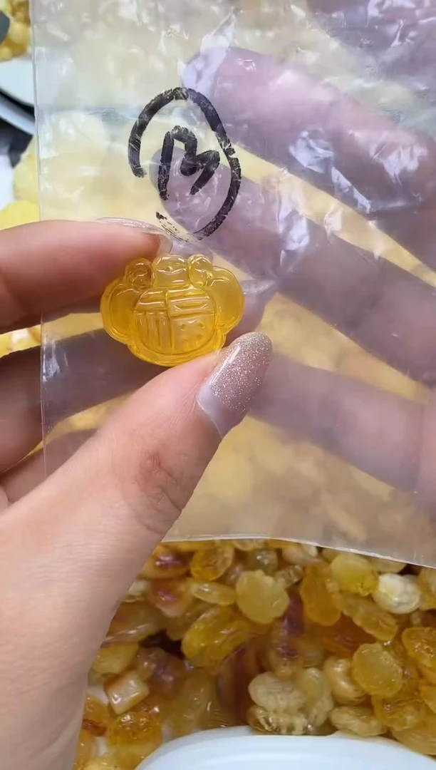 裸石琥珀未镶嵌如图