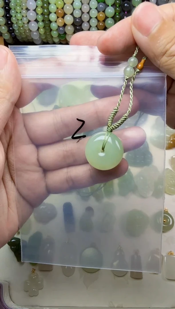 和田玉未镶嵌颈饰石*妈平安扣吊坠