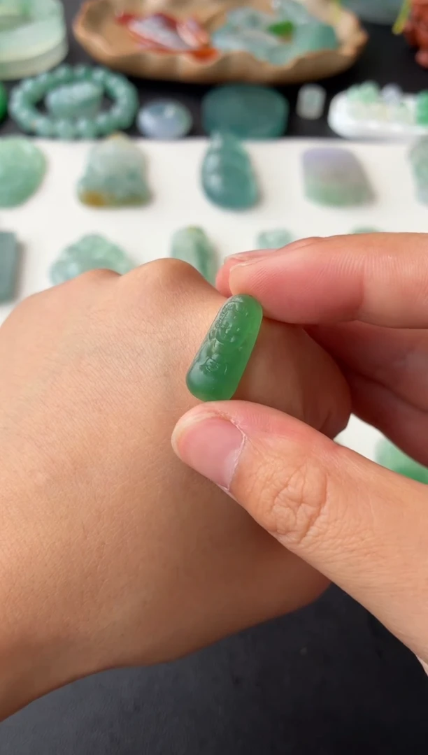 未镶嵌定制翡翠翡翠