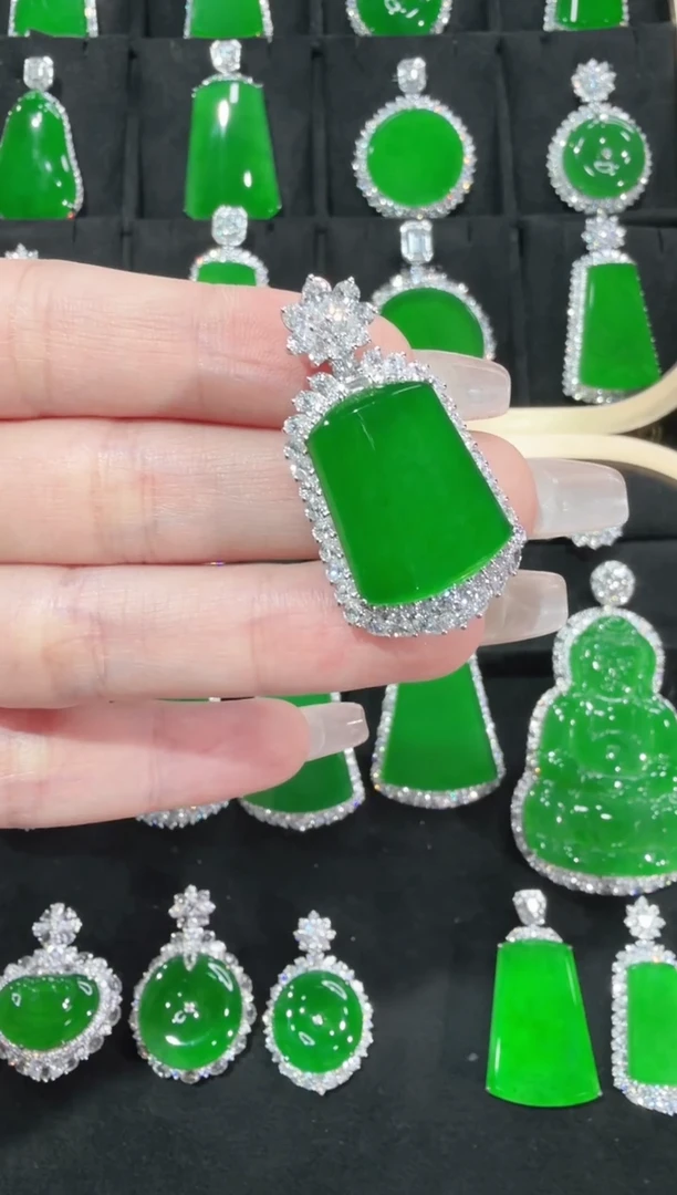 颈饰18K金镶嵌翡翠无事柱天然A货翡翠72h鉴赏期