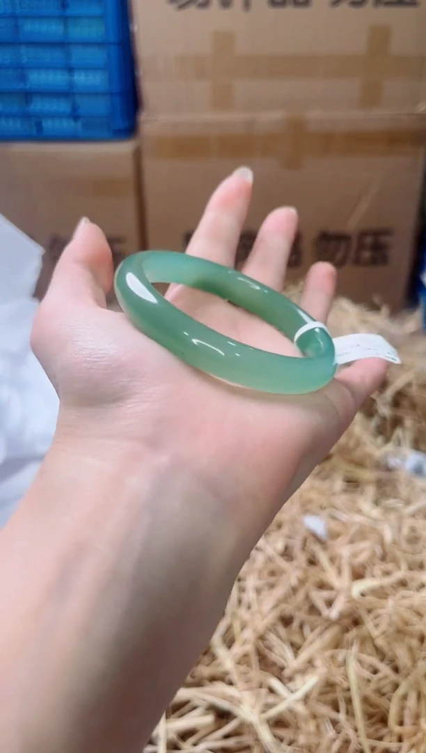 未镶嵌手镯石英质玉D-0924