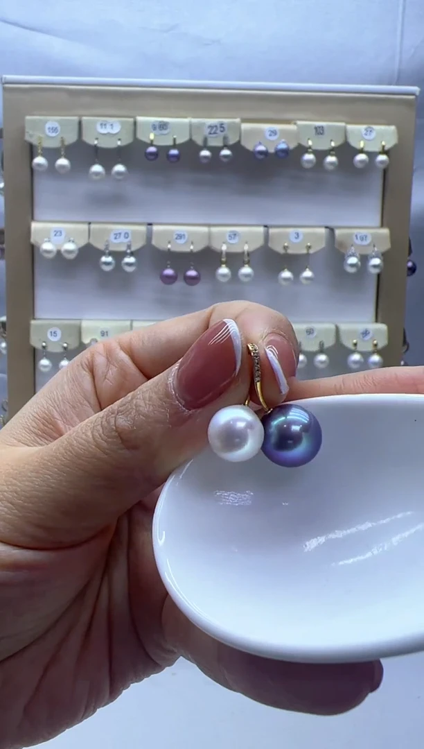 【闪购商品】淡水珍珠颈饰18K金镶嵌蓝莓银泰