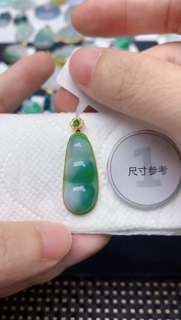 颈饰18K金镶嵌翡翠天然缅甸A货翡翠