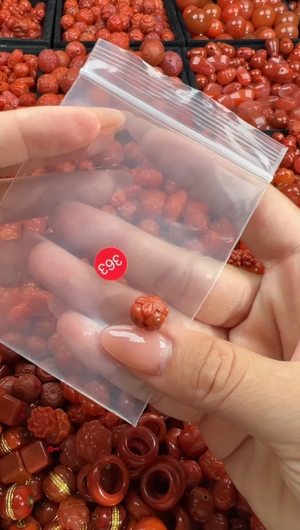 南红玛瑙未镶嵌颈饰1