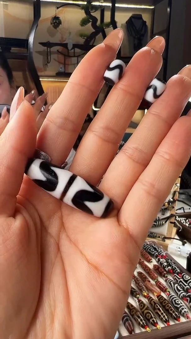 未镶嵌颈饰玛瑙/玉髓?****们虎牙