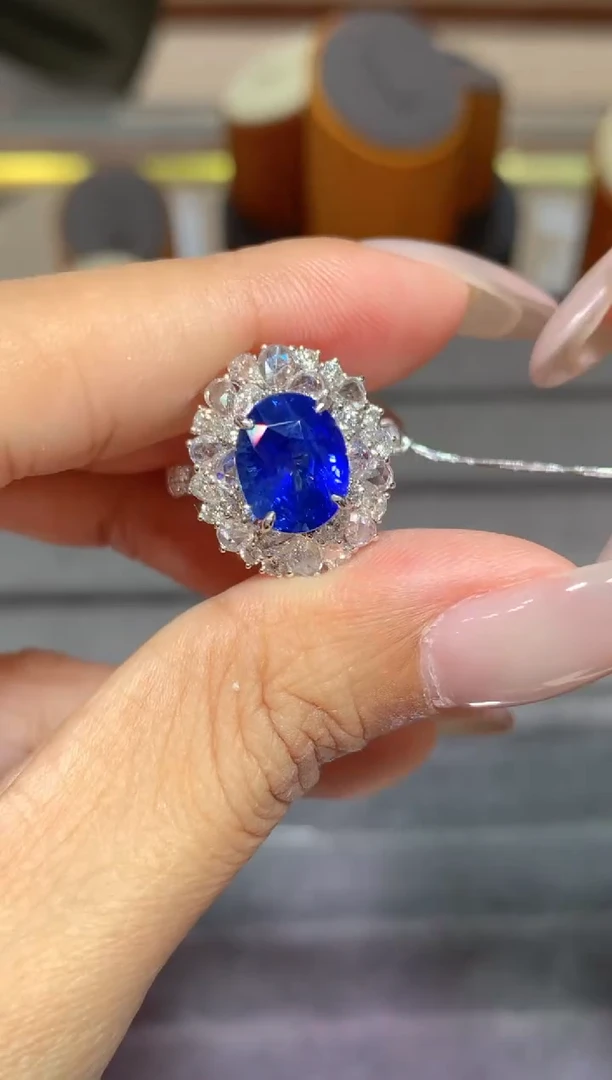 蓝宝石戒指18K金镶嵌5.0CT