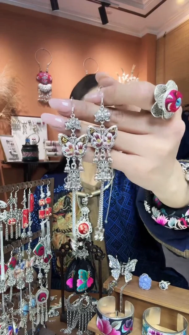 【闪购商品】刺绣纯手工民族风耳环