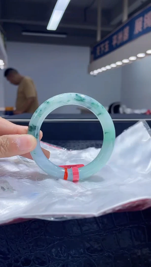 未镶嵌手镯翡翠7