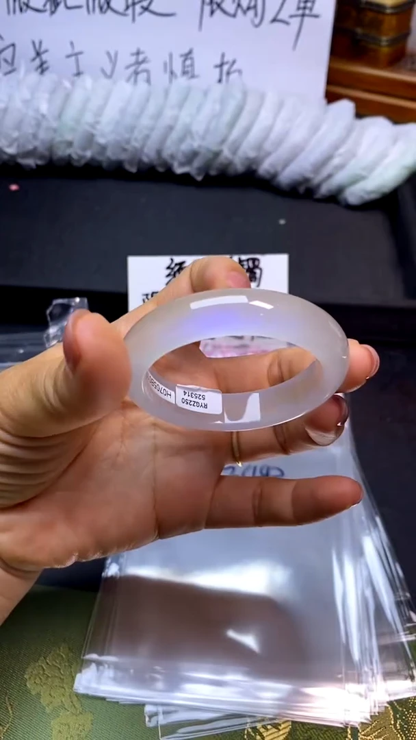 时尚女款缅料手镯344