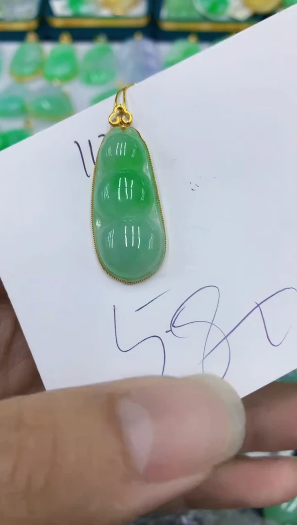 翡翠18K金镶嵌颈饰1111111111
