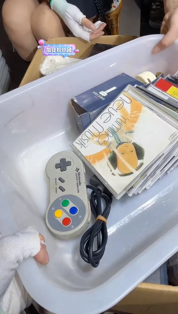 8新爱****克   047中古商品，瑕疵品，不保好坏。