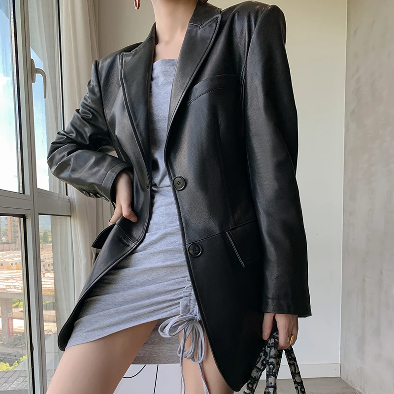 难得一见的收腰塑形垫肩西班牙半植糅羊皮西装女 修身真皮衣外套