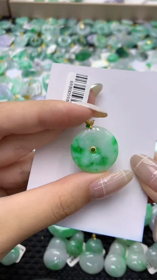 翡翠18K金镶嵌颈饰天然缅甸翡翠A货