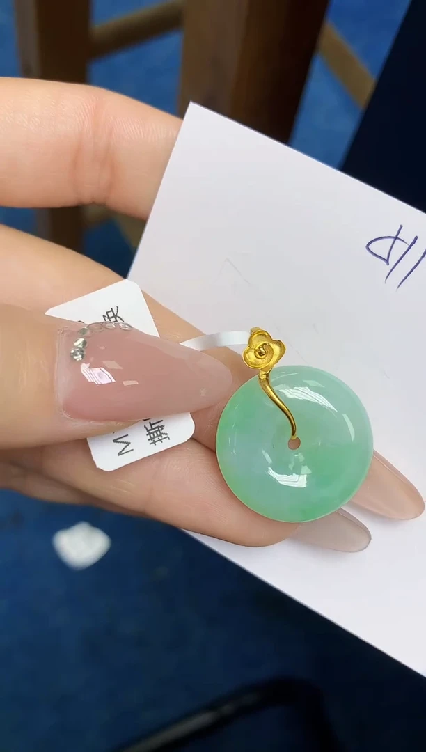 翡翠18K金镶嵌颈饰天然翡翠A货