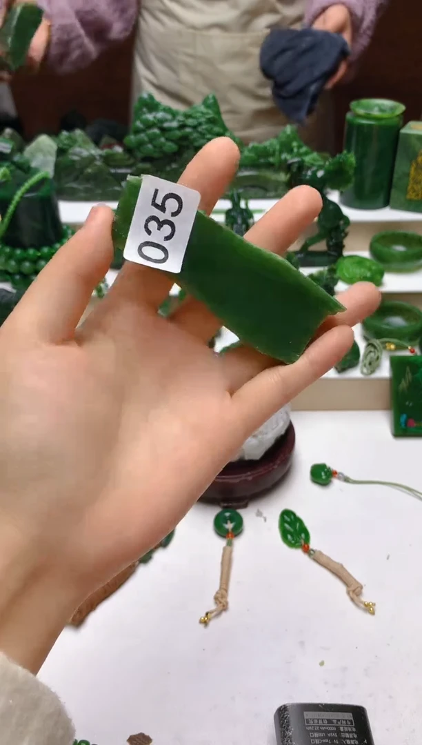 未镶嵌和田玉（碧玉）珠宝半成品1