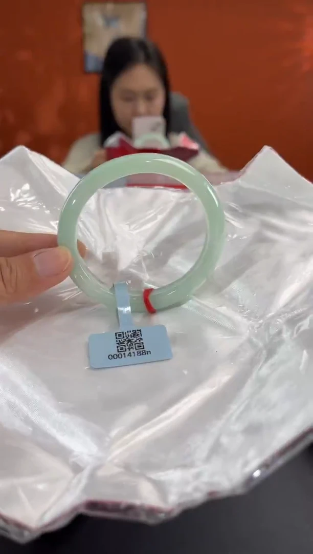 未镶嵌手镯（贵妃镯）翡翠5    53