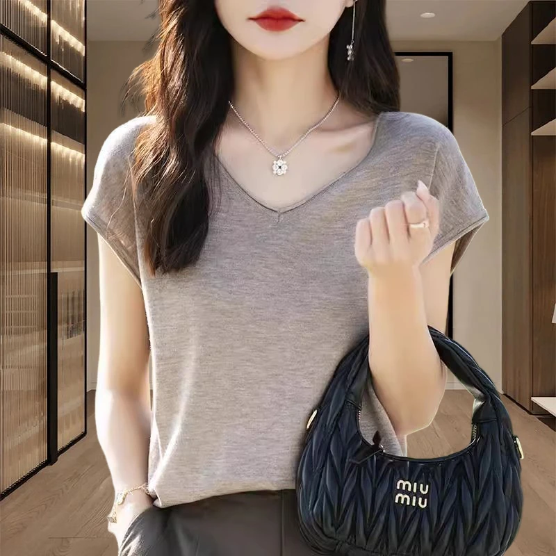 轻薄时尚v领短袖t恤女款2025新款夏季小个子气质简约显瘦冰丝上衣