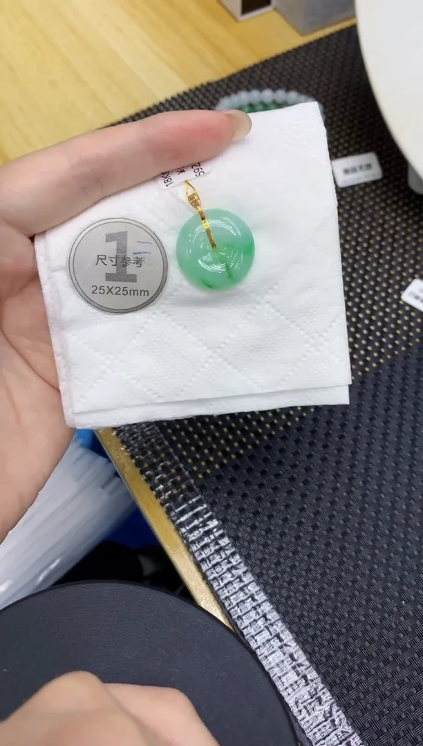 颈饰18K金镶嵌翡翠111111
