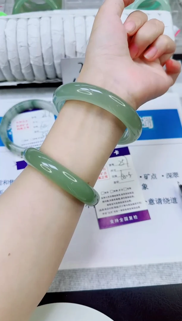 未镶嵌手镯石英质玉257/60.3