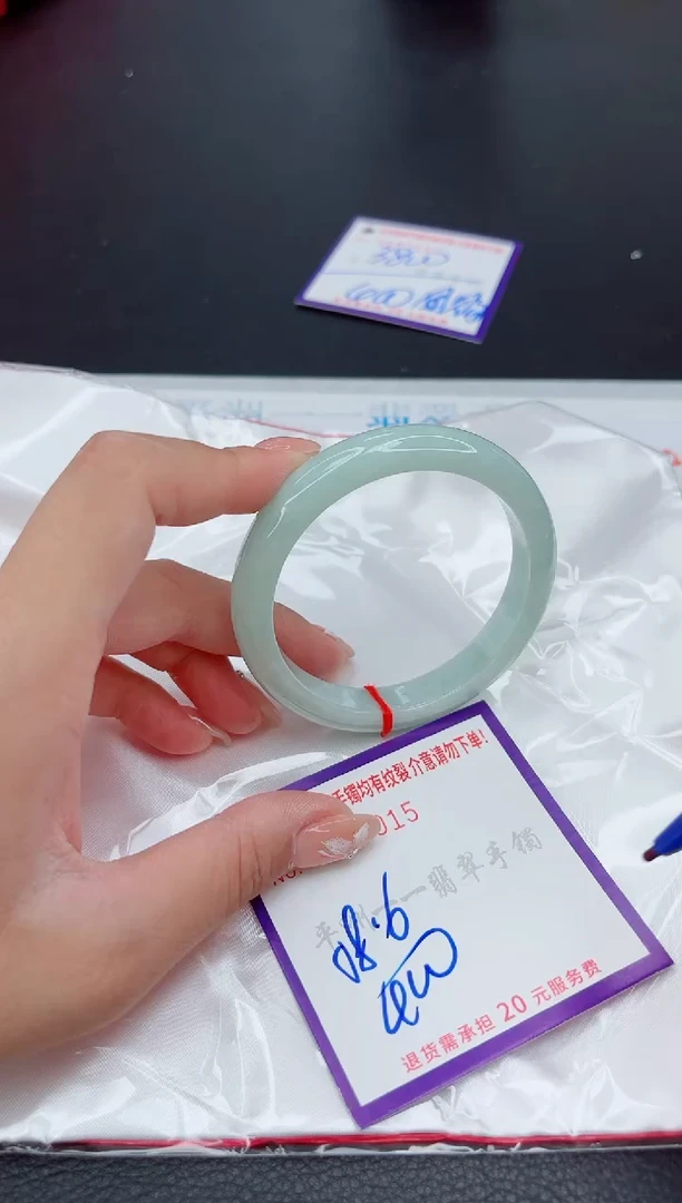 翡翠手镯未镶嵌1