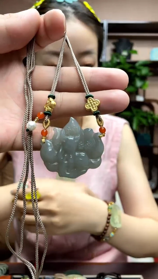 岫玉未镶嵌吊坠·