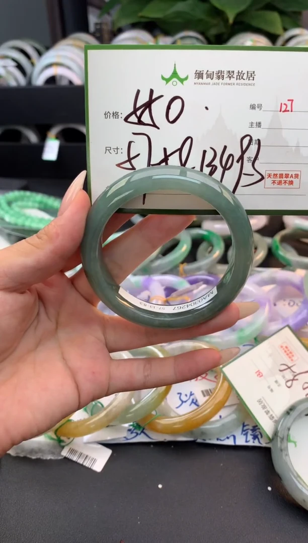 未镶嵌定制翡翠毛货需精细抛光+多人