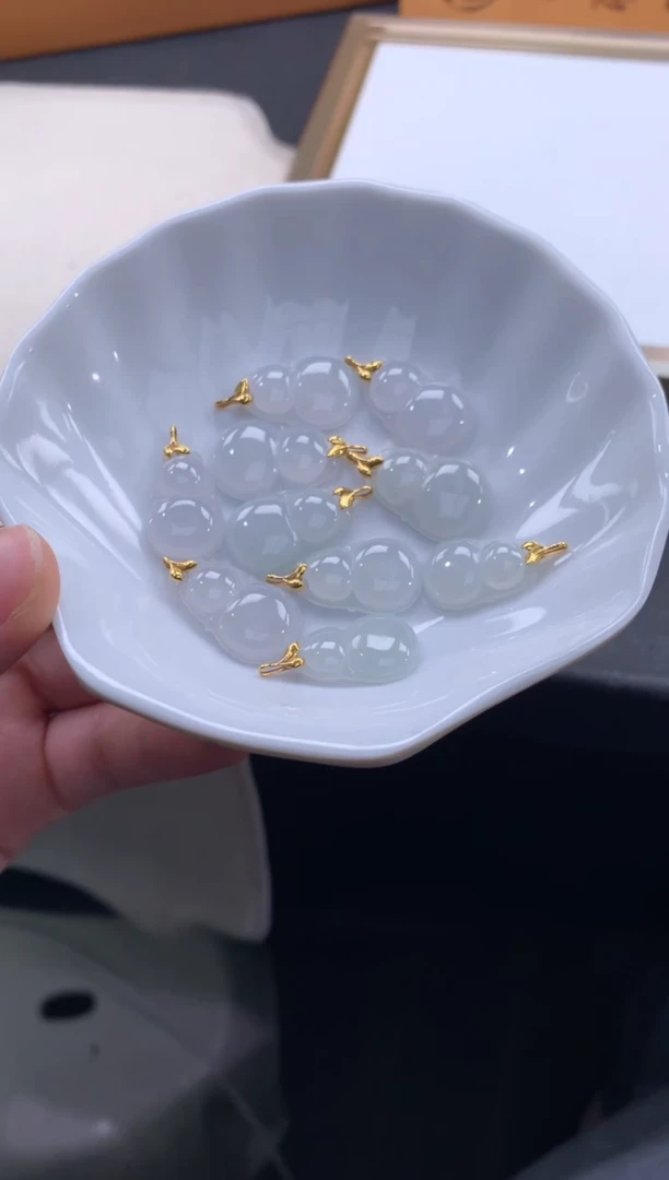 颈饰18K金镶嵌翡翠FA350 翡翠葫芦 多样性发其一赠皮绳