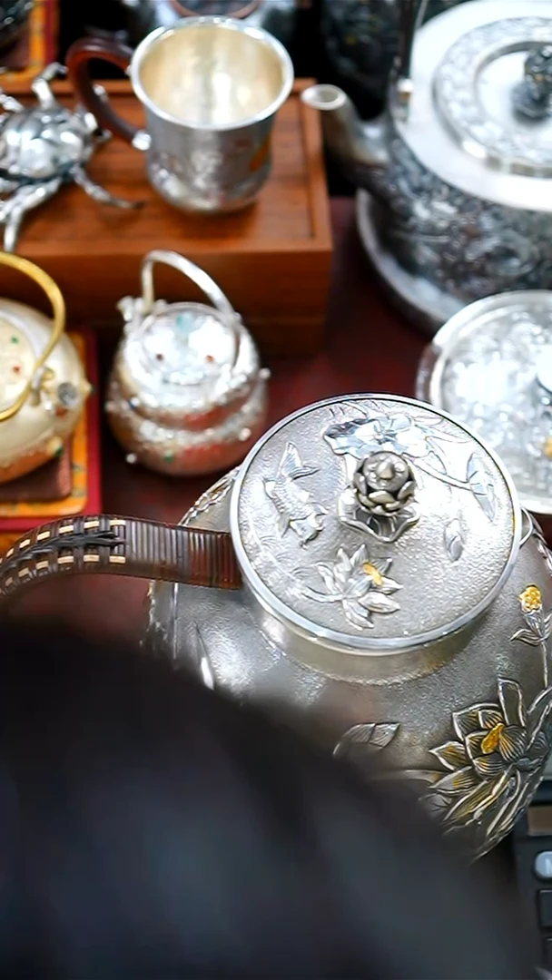 懿*足银手工精工錾刻和和美美鱼戏莲花暖水壶