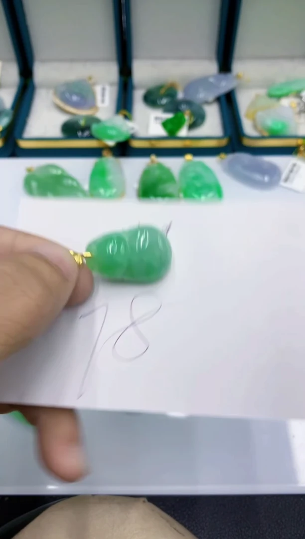 颈饰未镶嵌翡翠翡翠