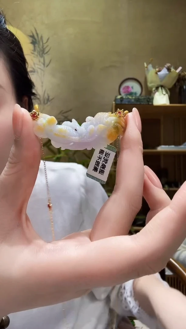 颈饰未镶嵌翡翠吊坠