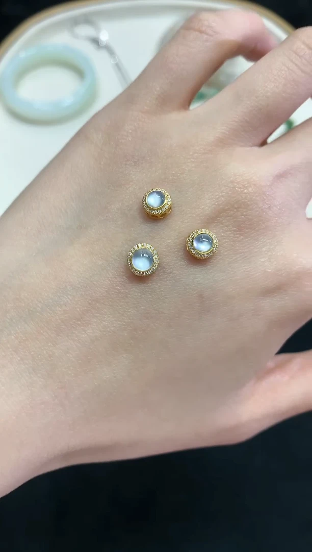 足金镶嵌翡翠蛋面-多样性发