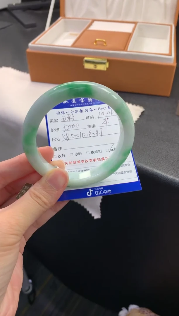未镶嵌手镯翡翠五****白退货需手镯吊牌标签完好