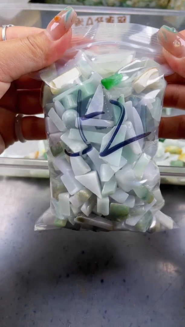 配石翡翠天然翡翠小号500克52
