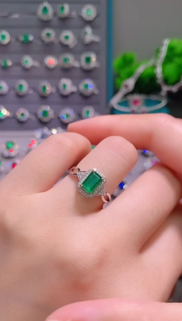 18K金戒指18K金镶嵌祖母绿.