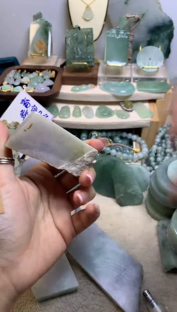 【闪购商品】翡翠挂件未镶嵌 缅甸A货翡翠，没有运费险