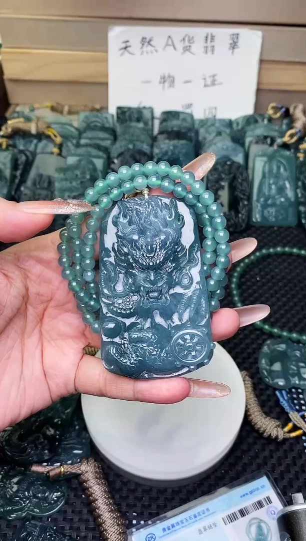 颈饰未镶嵌翡翠