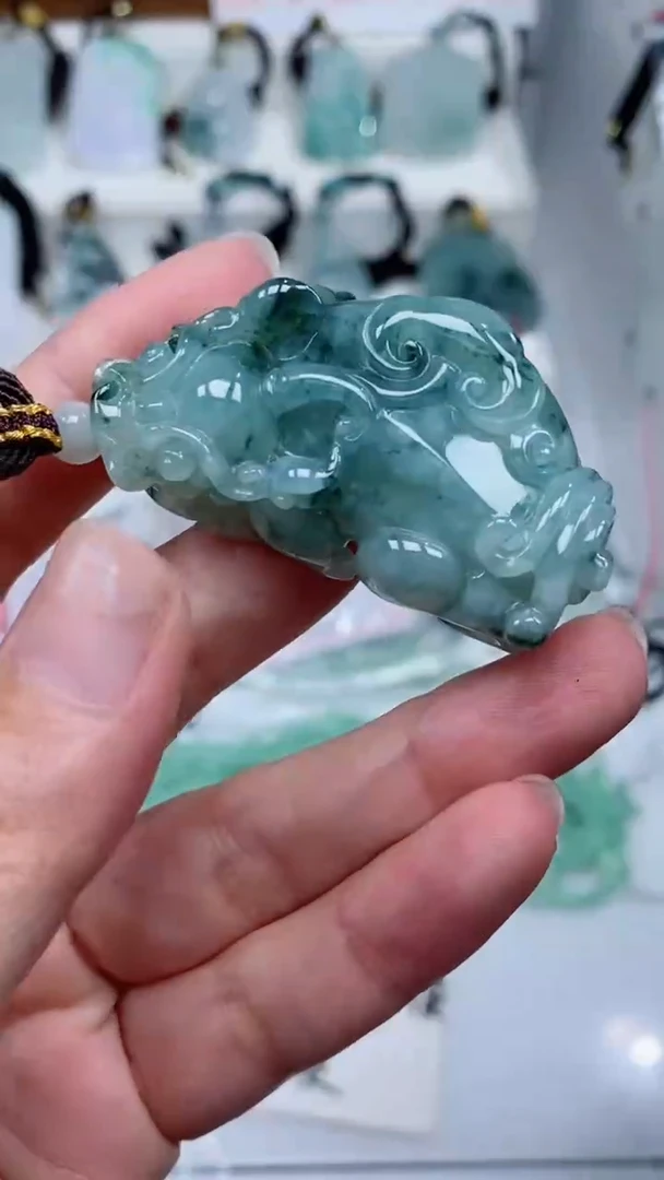颈饰未镶嵌翡翠吊坠