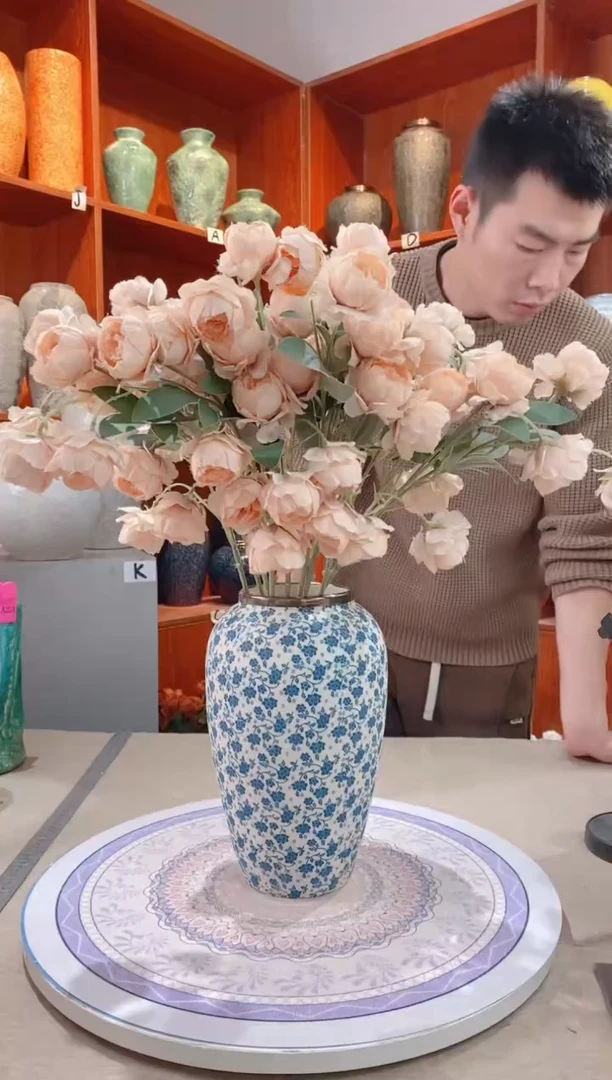 【闪购商品】瓶白底小兰花 中号  陶瓷花瓶 无花