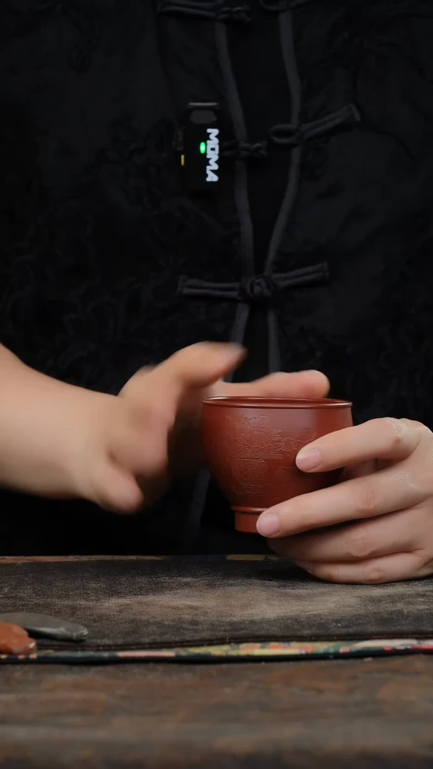 朱泥刻绘清供图紫砂杯