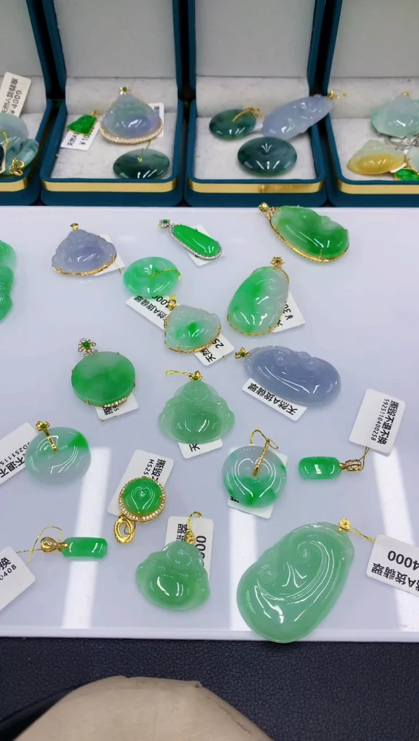 颈饰18K金镶嵌翡翠翡翠