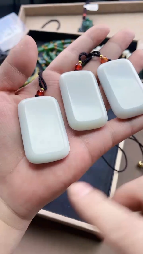 和田玉未镶嵌挂件拍一发一，多样性发货！